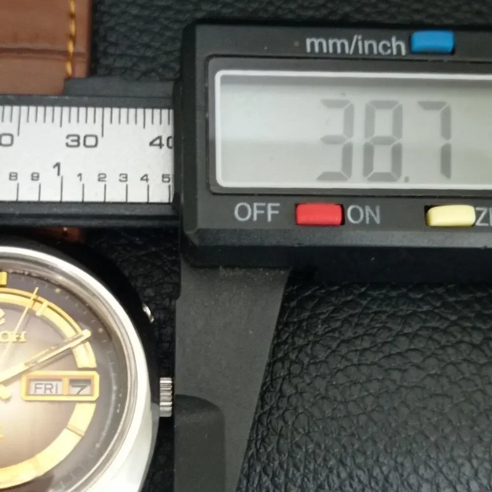 Vintage 1975 Ricoh Automatic Mens Silver Watch W/daydate & Gold accents